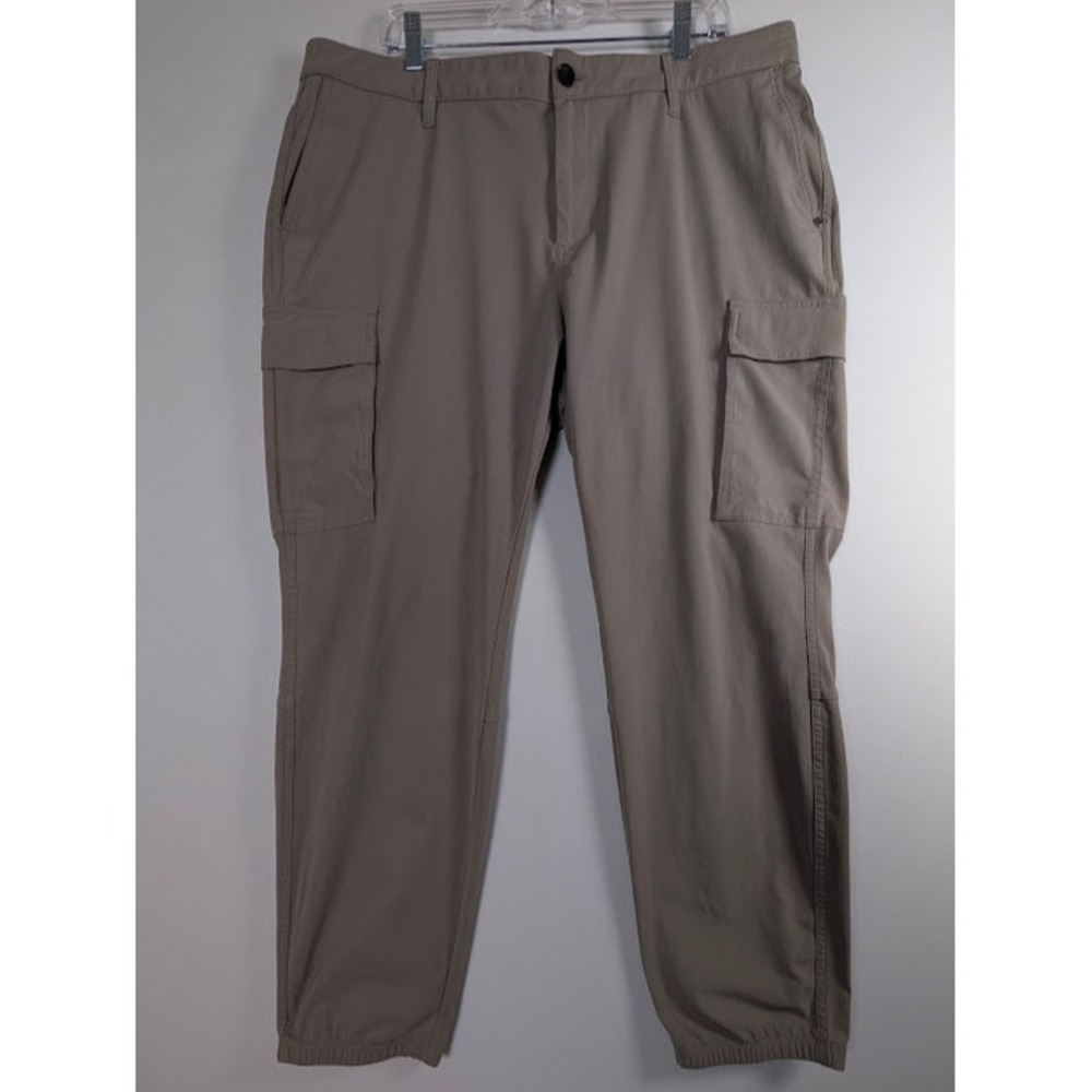 Vuori‎ Cargo Jogger Pants Khaki Tan 39x28 Performance Utility